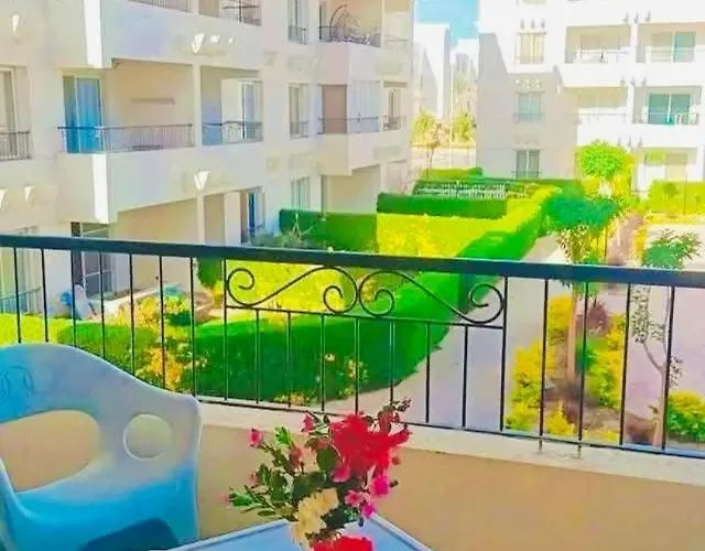 ومنتجع بالميرا بيتش العين السخنة Zya Palmera El Sokhna شقة *