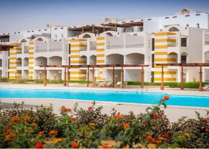 ومنتجع بالميرا بيتش العين السخنة Zya Palmera El Sokhna شقة *