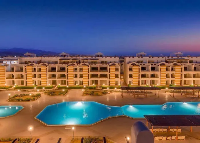 ومنتجع بالميرا بيتش العين السخنة Zya Palmera El Sokhna *